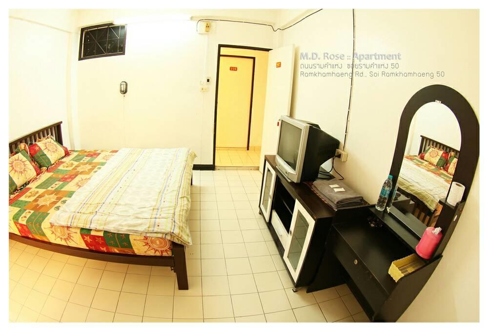 Md Rose Apartment Bangkok Buitenkant foto