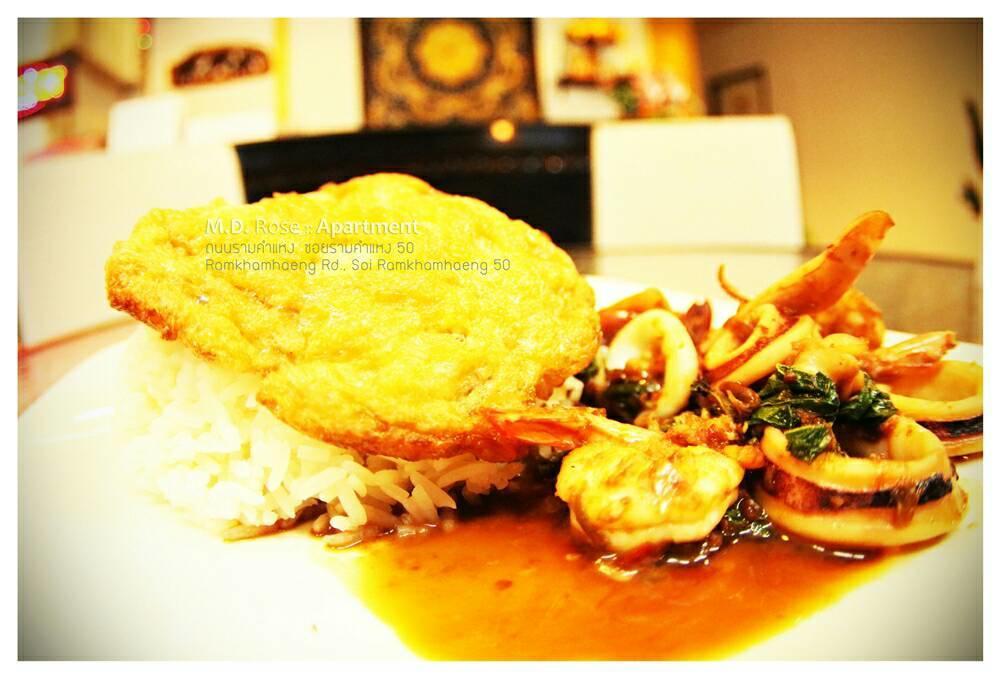 Md Rose Apartment Bangkok Buitenkant foto