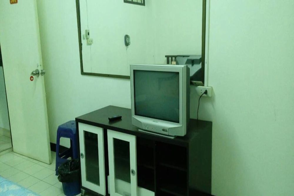 Md Rose Apartment Bangkok Buitenkant foto