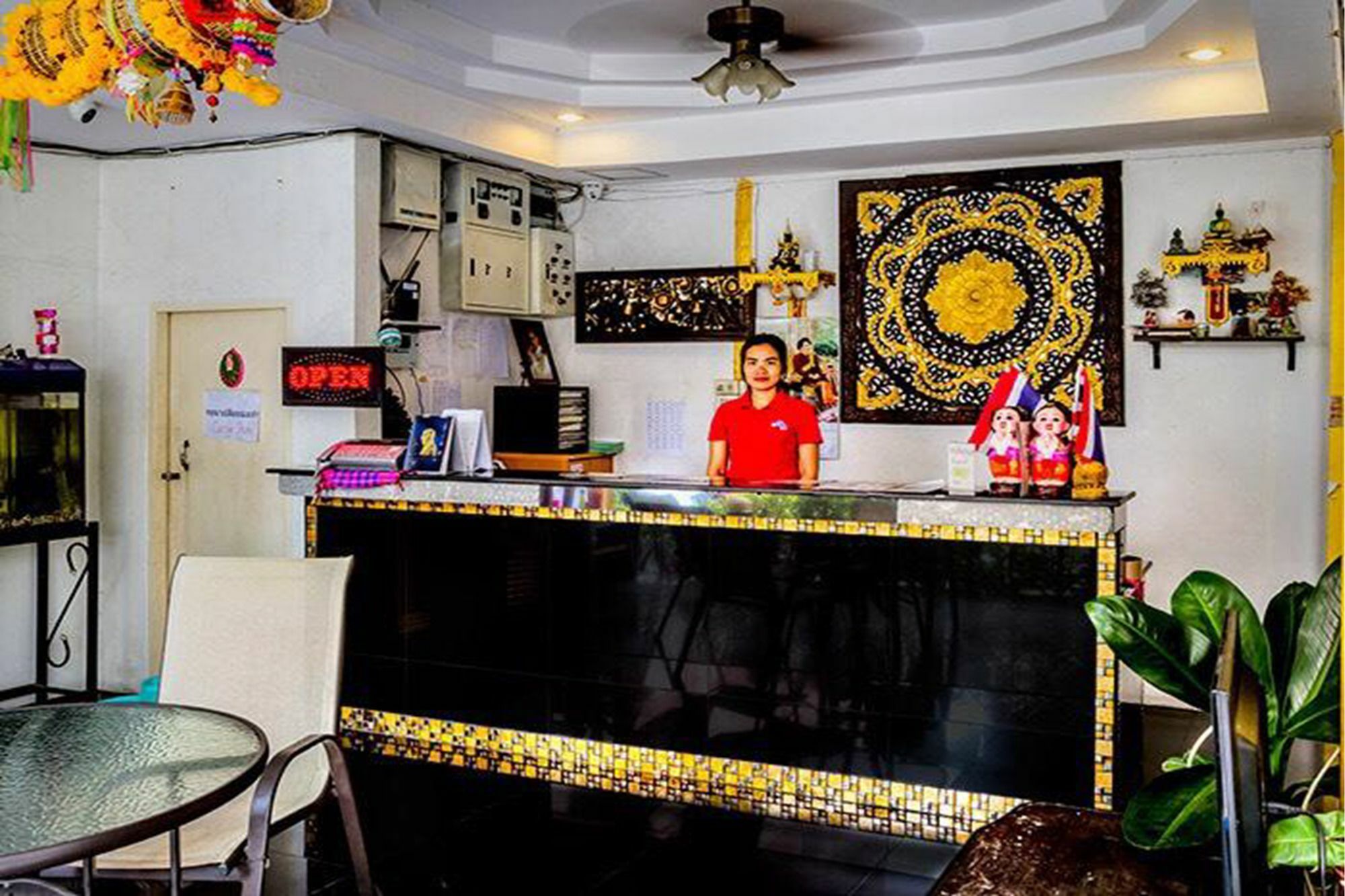 Md Rose Apartment Bangkok Buitenkant foto